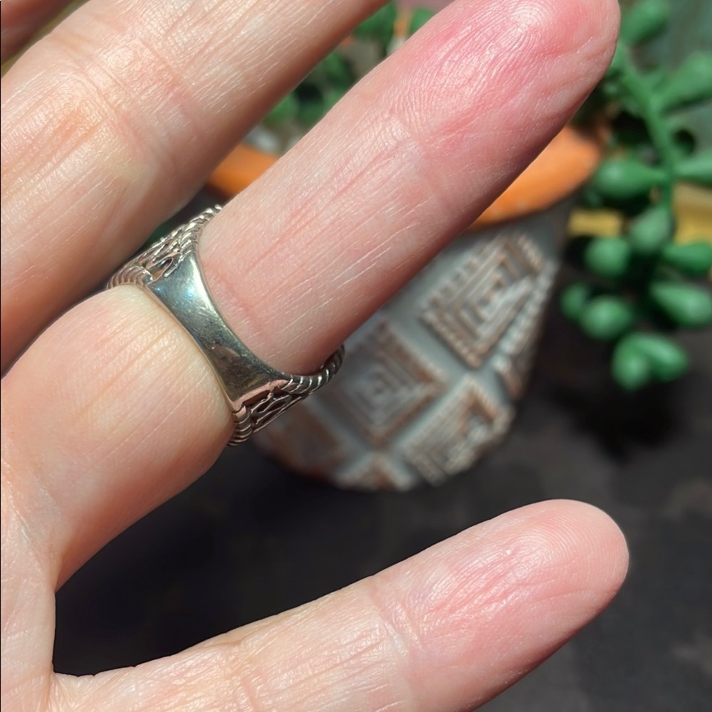 ☑️☑️1/30 or 2/40☑️☑️Silver Blue Gemstone Ring with Classic Design -6 - Picture 5 of 7